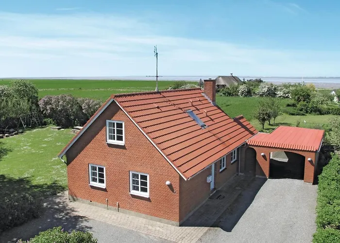 Vesterende V بيت للعطل